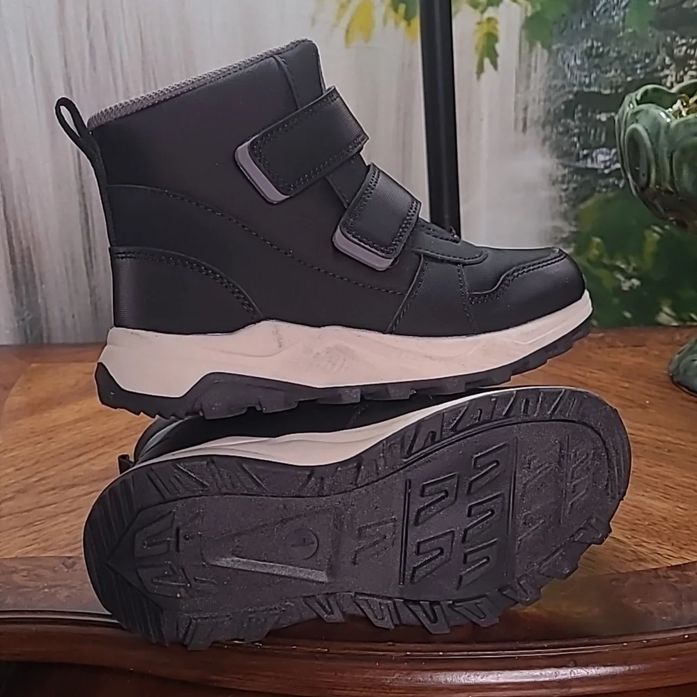 New with tags! All in Motion Boys Size 1 waterproof winter boots jetblack velcro